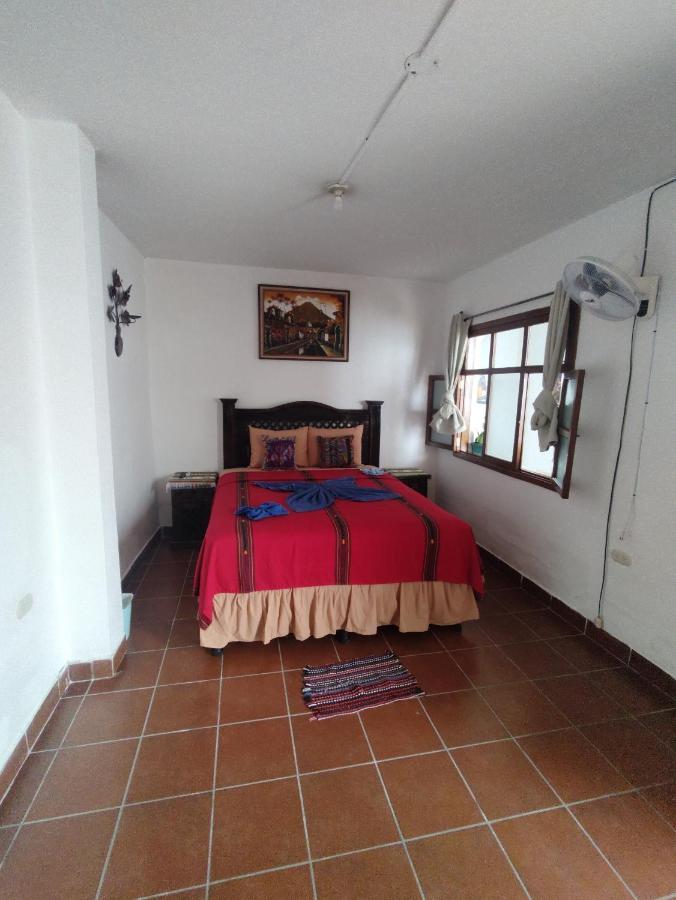 Francisco'S Rest House Hotel Antigua Dış mekan fotoğraf