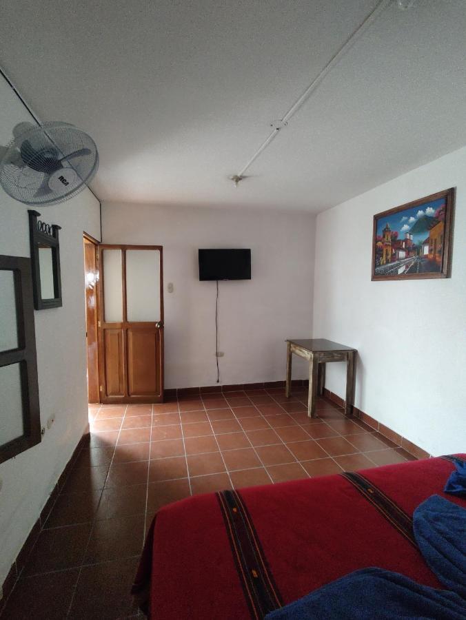 Francisco'S Rest House Hotel Antigua Dış mekan fotoğraf