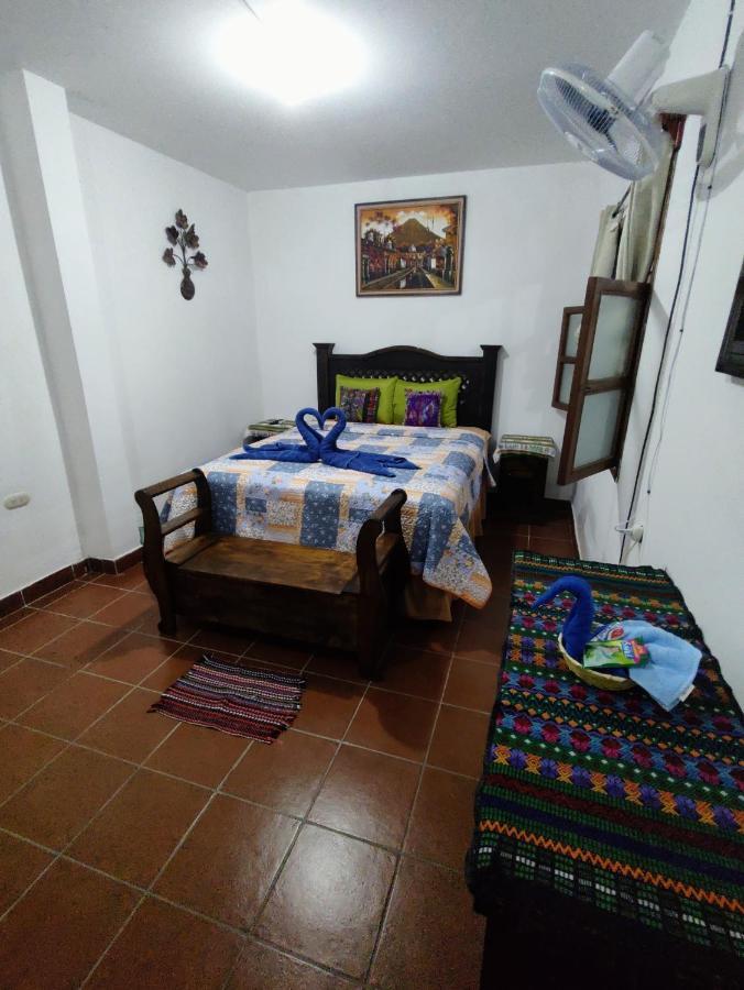 Francisco'S Rest House Hotel Antigua Dış mekan fotoğraf
