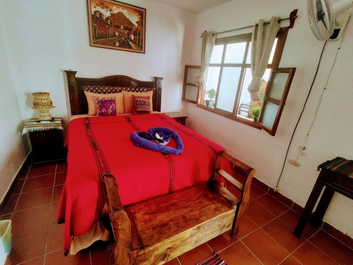 Francisco'S Rest House Hotel Antigua Dış mekan fotoğraf